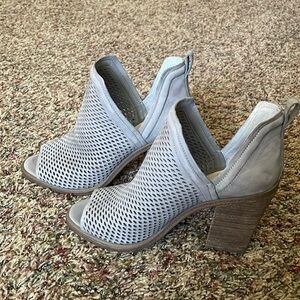 Vince Camuto Peep Toe Ankle Bootie Heels size 9